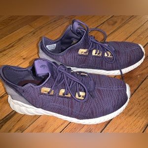 ADIDAS Women Shoes, size 7.5, Purple color, Very good condition